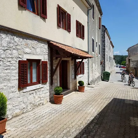 Family Vacation House Апартаменты *